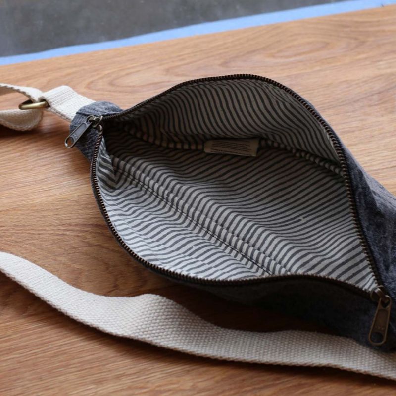 Sac banane Olivia Denim Gris Hindbag Ambiance 3