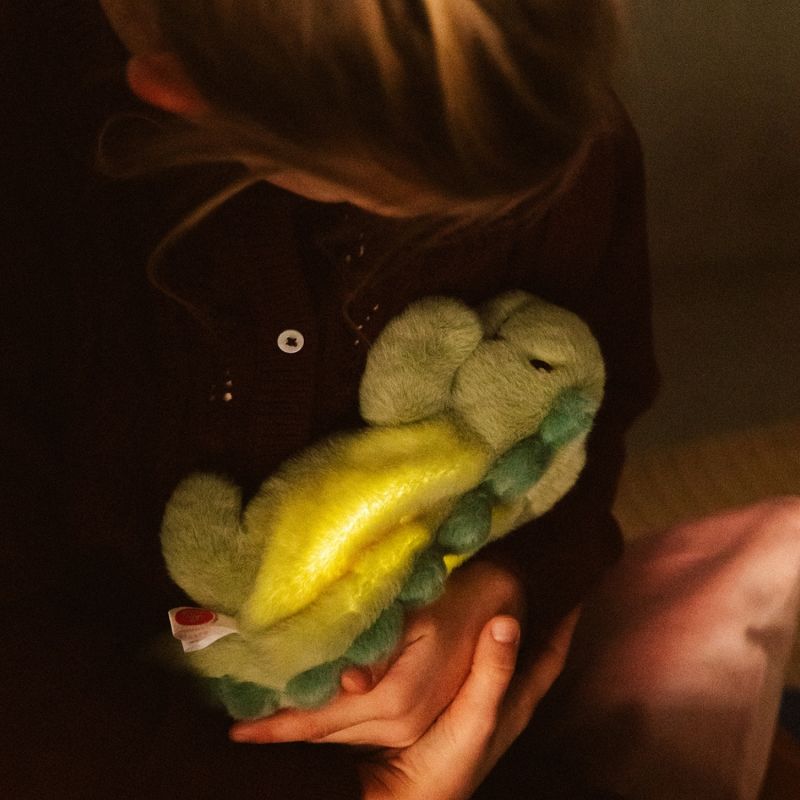 Peluche veilleuse Jeroom l'alligator Atelier Pierre Junior Ambiance 6