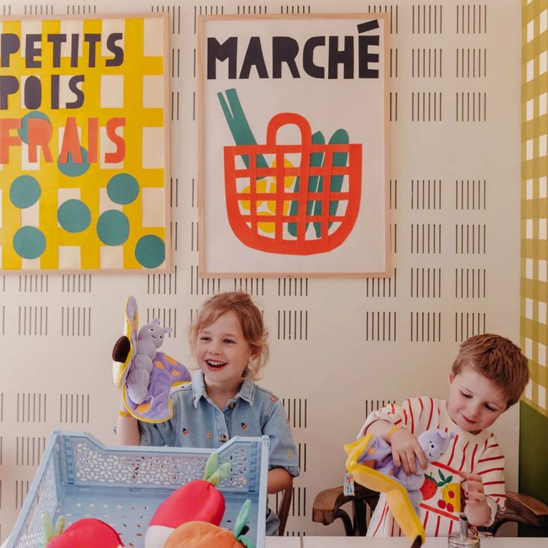 Image d'ambiance de présentation du produit Peluche Les Flipetz Poppet le papillon-banane - Les Déglingos