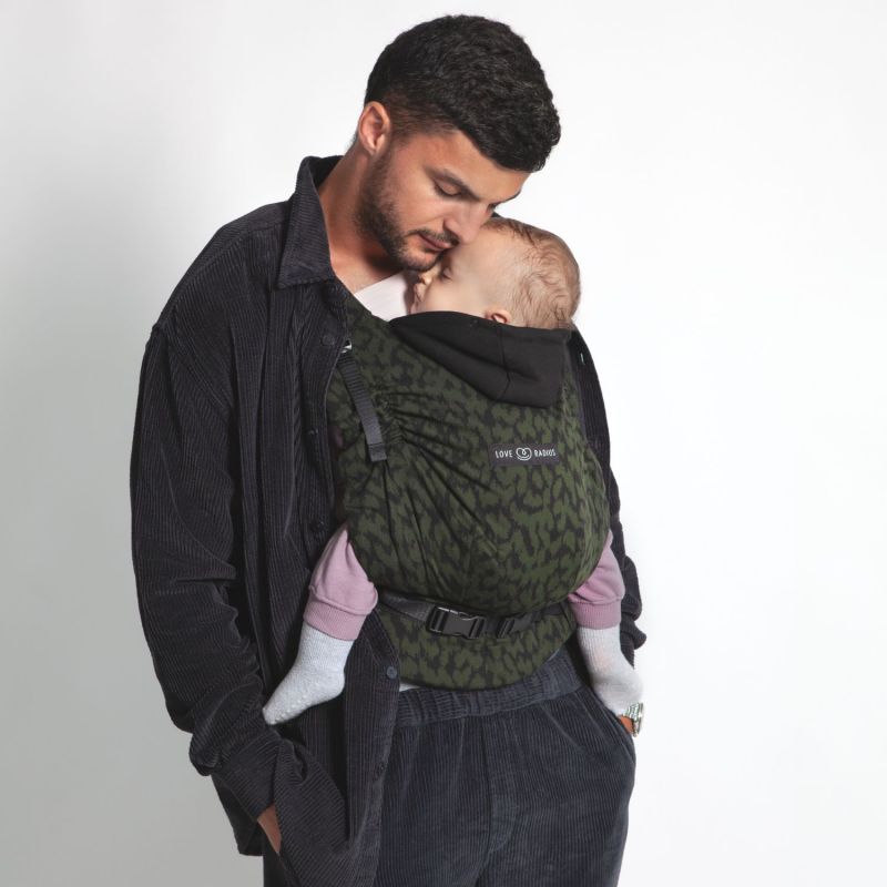 Porte bébé HoodieCarrier 2 Wild Chamo Love Radius Ambiance 2