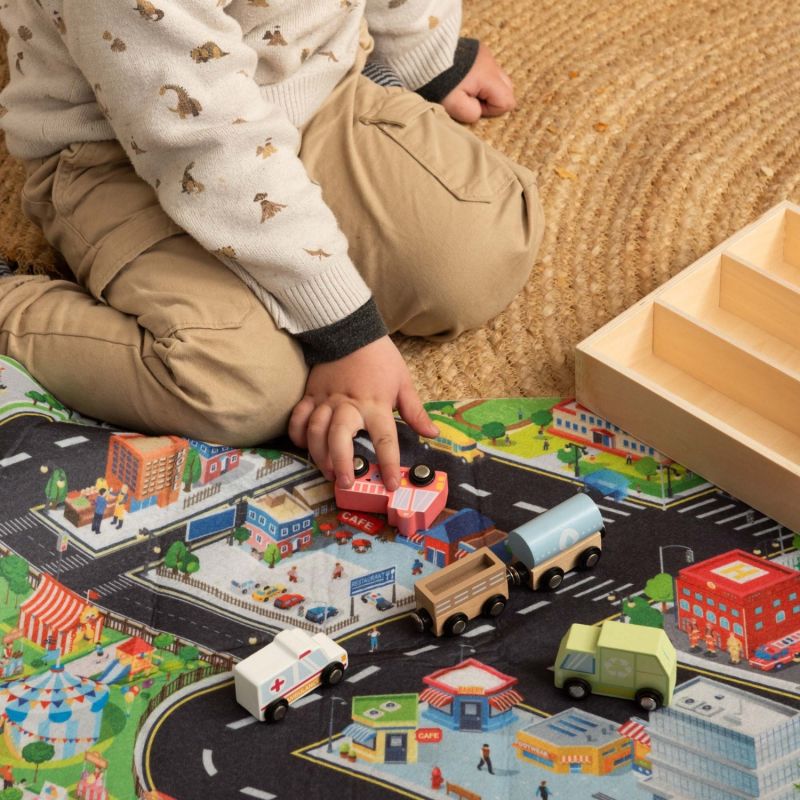 Coffret véhicules en bois et tapis Amadeus Les Petits Ambiance 2