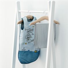 Portant Pour Les Vetements Des Enfants Berceau Magique