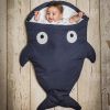 Nid d'ange Requin bleu marine - Reconditionné  par Baby Bites