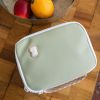 Trousse à goûter Faro Vert de gris Béaba Ambiance 2
