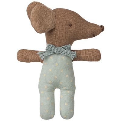 Bébé souris mi-endormie mi-éveillée dans une boîte d'allumettes Bleu