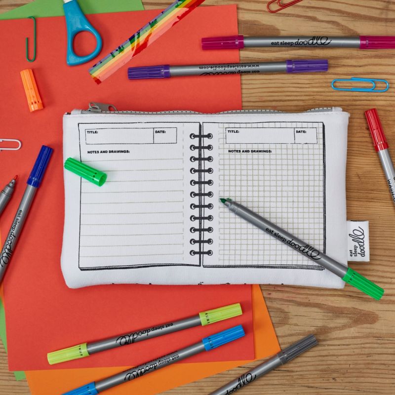 Trousse à colorier lavable et réutilisable Dino avec 10 feutres Eatsleepdoodle Ambiance 5