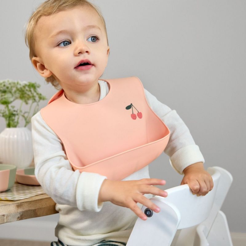 Bavoir en silicone avec poche Happy Fruits Cerise Lässig Ambiance 2
