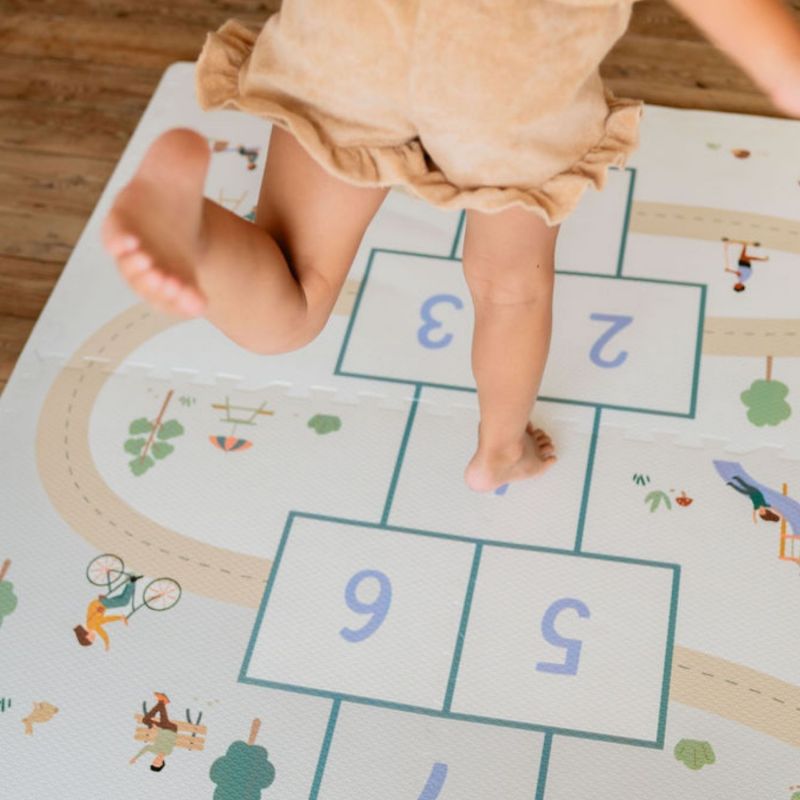 Tapis de jeu réversible 2 en 1 Tiloo Marelle (120 x 180 cm) Play&Go Ambiance 2