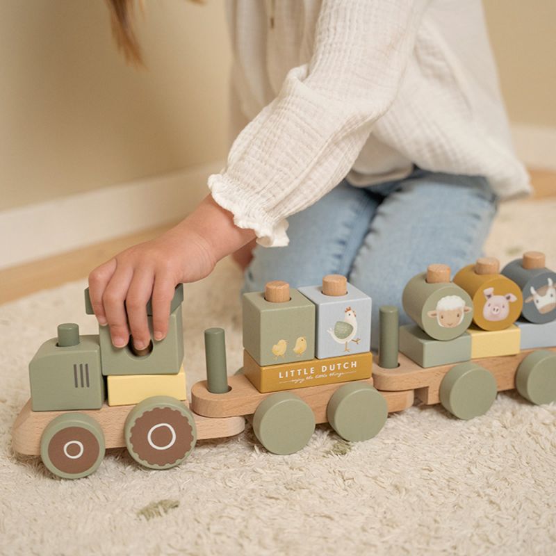 Image d'ambiance de présentation du produit Train à blocs en bois tracteur Little Farm - Little Dutch