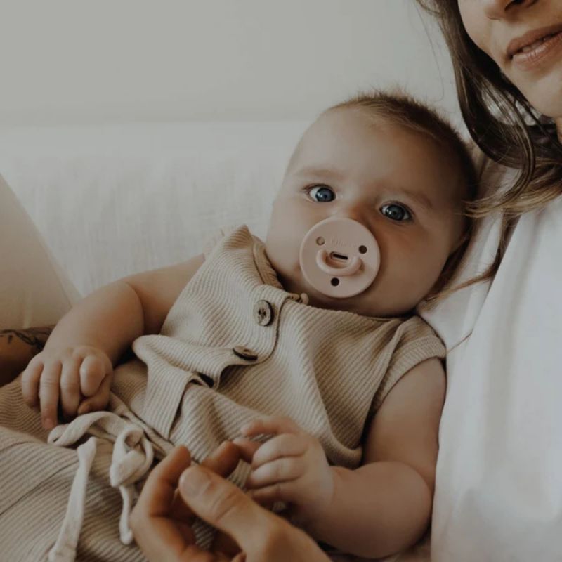 Pack 3 sucettes Choochoo Pinky Nude Sand Lilac (0-6 mois) Elhée Ambiance 2