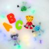 Personnage Daniel Tigre brun et 2 cubes lumineux Glo Pals Ambiance 7