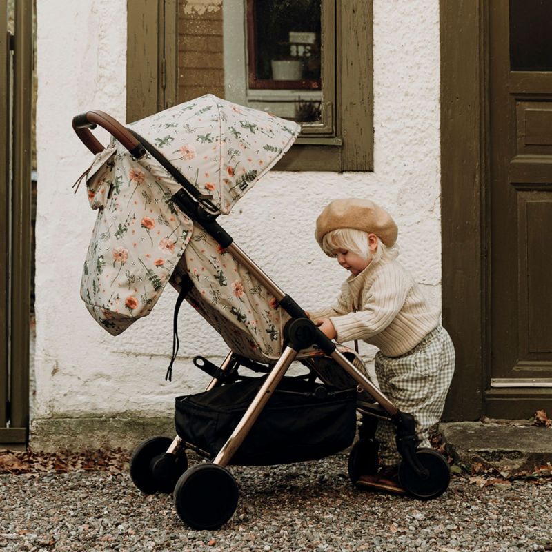 Poussette compacte Mondo Meadow Blossom Elodie Details Ambiance 2