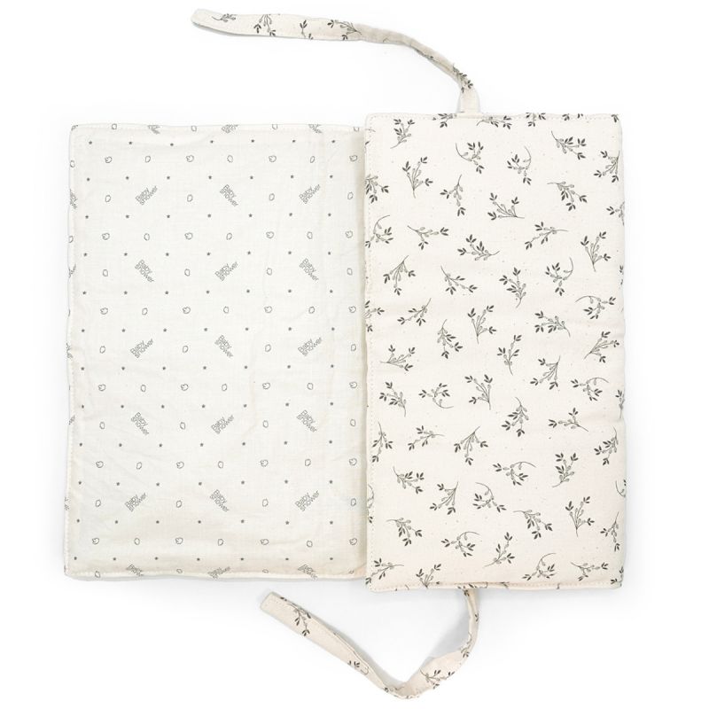 Tapis à langer Audrey Olive Bloom Canvas Babyshower Produit ouvert 2