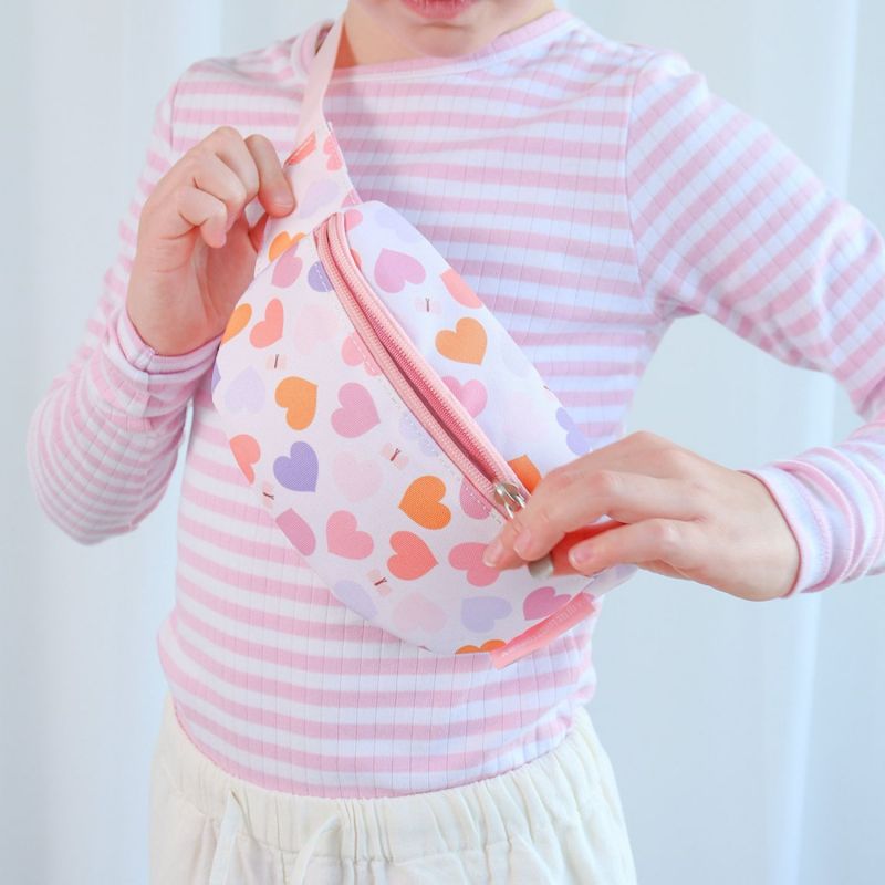 Sac banane Cœurs A Little Lovely Company Ambiance 1