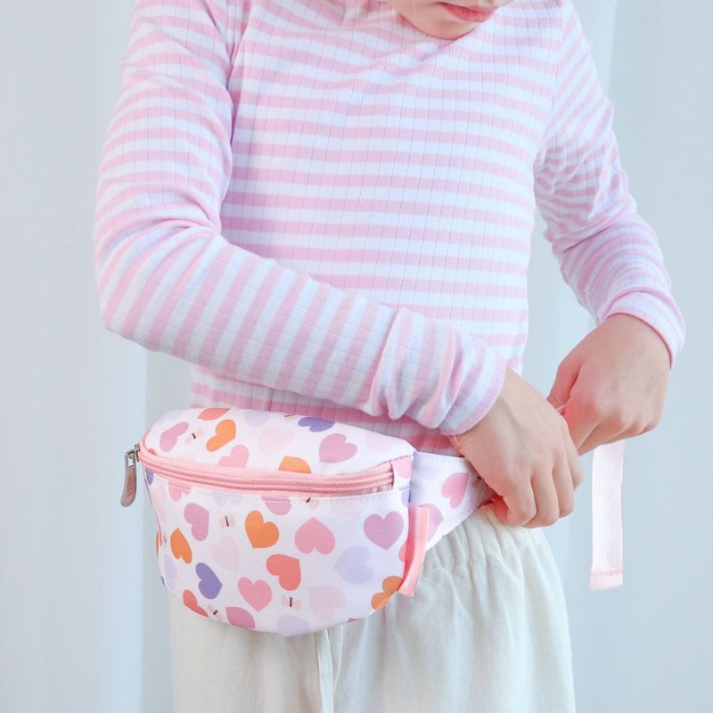 Sac banane Cœurs A Little Lovely Company Ambiance 5