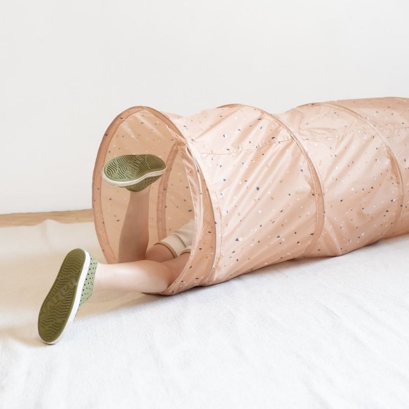 Tunnel de jeu en tissu recyclé Terrazzo Argile 3 sprouts Ambiance 4