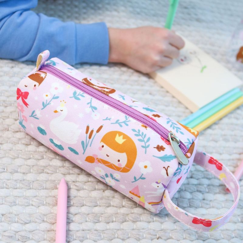 Trousse scolaire Princesses A Little Lovely Company Ambiance 2