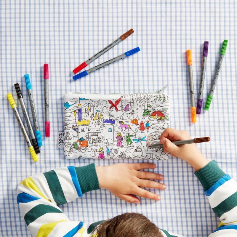 Trousse à colorier lavable et réutilisable Conte de fées avec 10 feutres Eatsleepdoodle Ambiance 5