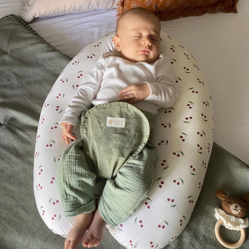 Coussin de grossesse Multirelax en coton cerises Candide Ambiance 2