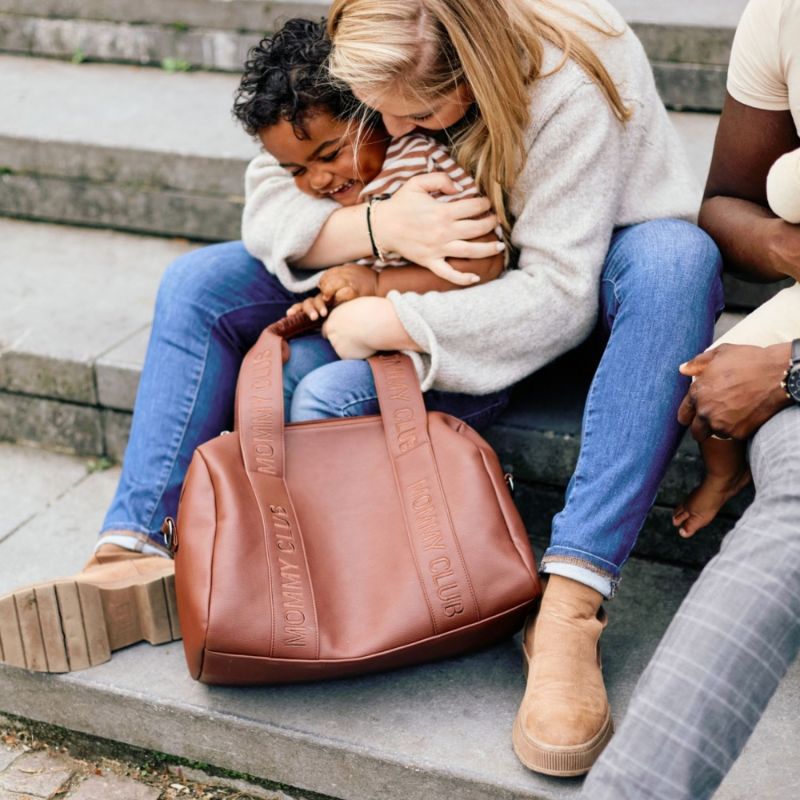 Sac à langer Mommy Club Simili cuir marron foncé Childhome Ambiance 3