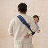 Porte bébé enfant Upsie Sling Midnight Blue Ergobaby Ambiance 8