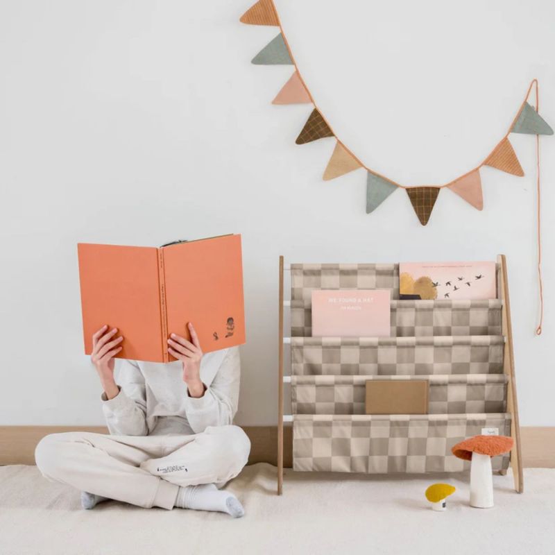 Bibliothèque en tissu recyclé Damier beige 3 sprouts Ambiance 2