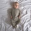 Pyjama léger en coton bio Sprinkle taupe (0-2 mois)  par Lässig 