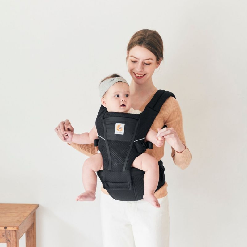 Porte bébé enfant Alta Hip Onyx Black Ergobaby Ambiance 6