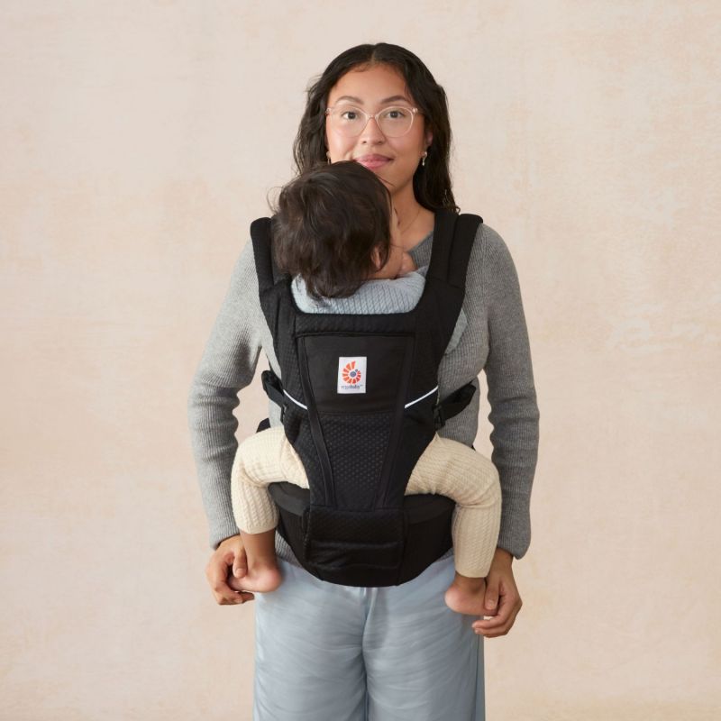 Porte bébé enfant Alta Hip Onyx Black Ergobaby Ambiance 8