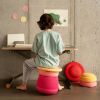 Tabouret enfant modulaire Base pink Stapelstein Ambiance 2