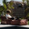 Fauteuil pouf et repose-pieds Pomegranate Outdoor Wigiwama Ambiance 6