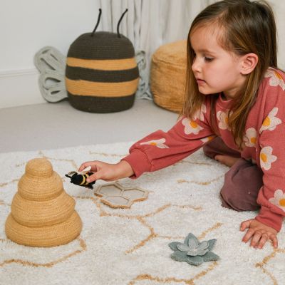 Tapis de jeu lavable Pollinisation avec 4 jouets inclus (90 x 130 cm)