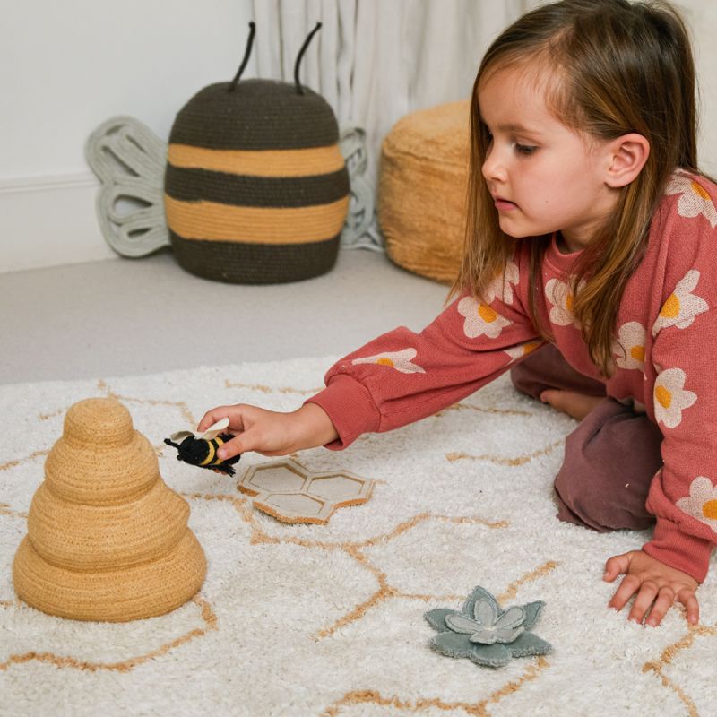 Tapis de jeu lavable Pollinisation avec 4 jouets inclus (90 x 130 cm) Lorena Canals Ambiance 2