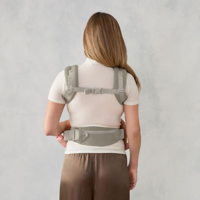 Porte-bébé Omni Deluxe Mesh Soft Olive Ergobaby Ambiance 8