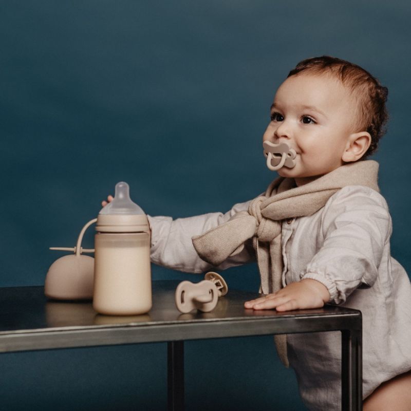 Biberon en silicone Colour Essence Beige (240Ml) Suavinex Ambiance 2