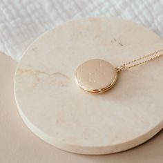 Collier médaillon Constellation personnalisable (or jaune 18 carats) - Pleine Lune