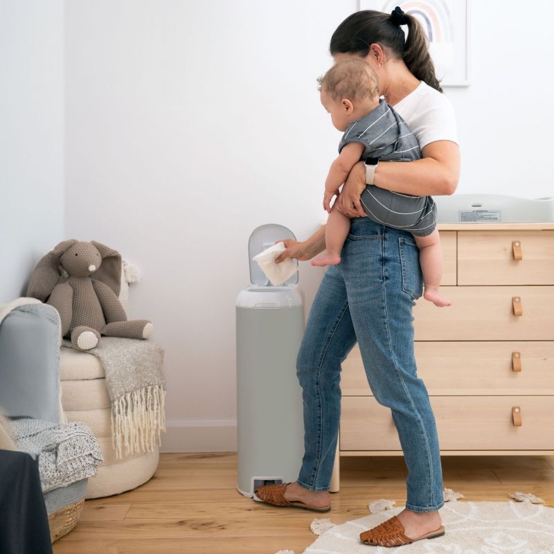 Poubelle à couches Platinium Sauge avec recharge Diaper Genie Ambiance 7