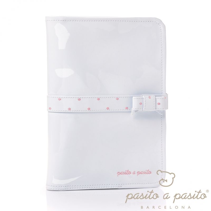 Protège carnet de santé éco-cuir verni blanc à pois rose Pasito a pasito