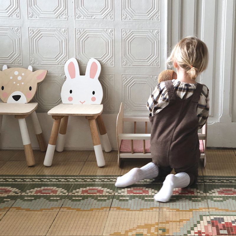 Chaise enfant lapin en bois Tender Leaf Ambiance 5