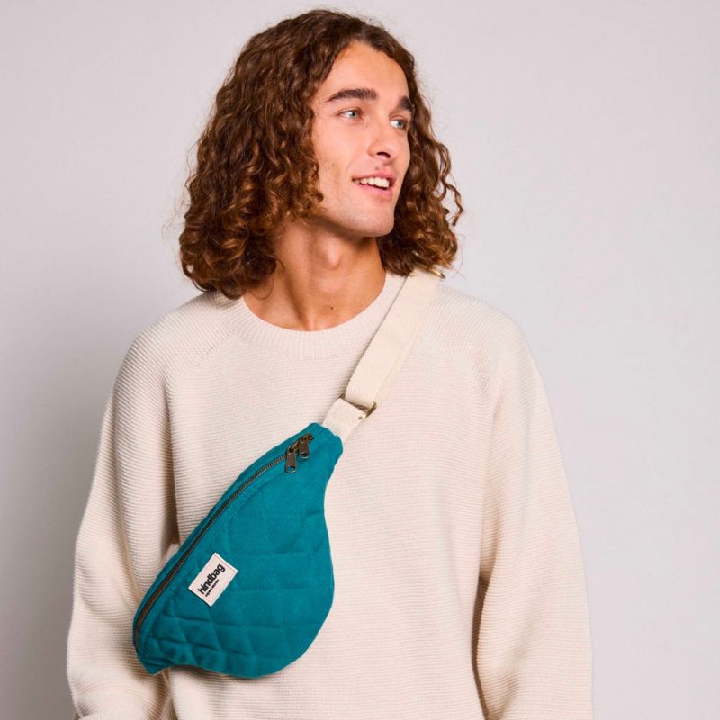 Sac banane Olivia matelassé Bleu Paon Hindbag Ambiance 3