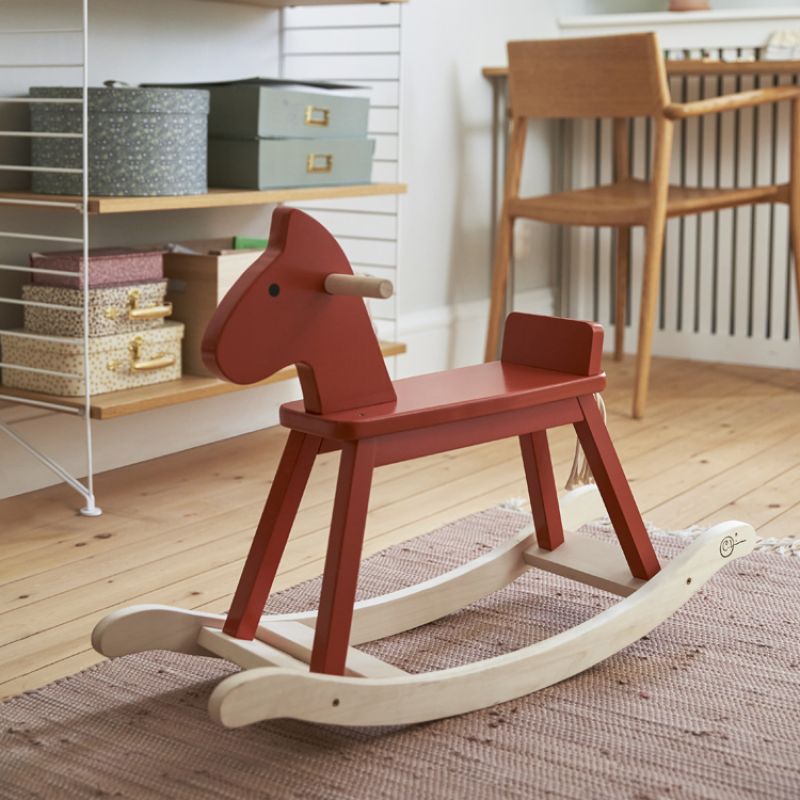 Cheval à bascule rouge orangé Carl Larsson - Reconditionné Kid's Concept Produit 9