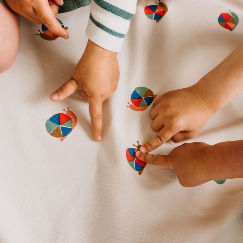 Sac à jouet 2 en 1 Noomad Original Snail Play&Go Ambiance 9