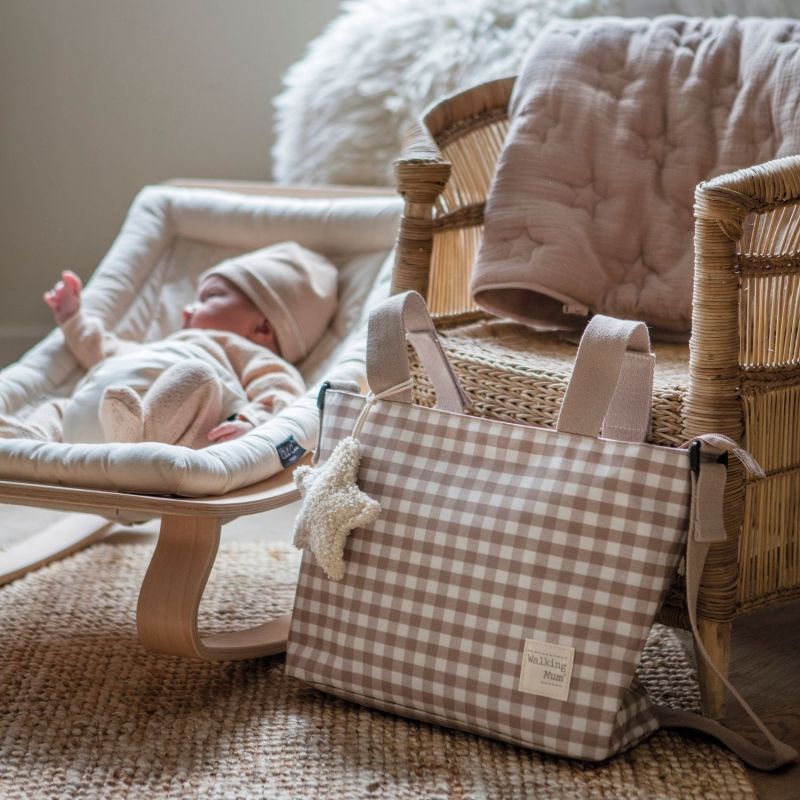 Sac à poussette Crossbody Caetana Sand Walking Mum Ambiance 2