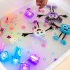 Personnage Party Pal blanc et 2 cubes lumineux  par Glo Pals