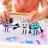 Personnage Party Pal blanc et 2 cubes lumineux  par Glo Pals