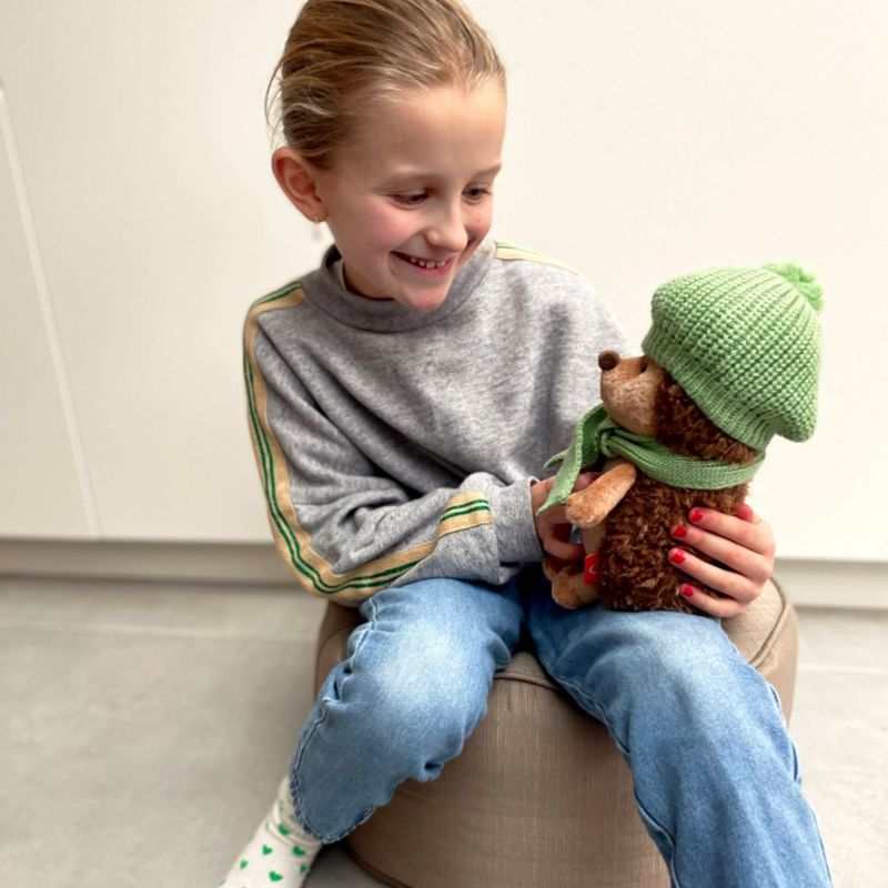 Hérisson avec béret vert Prickle (20 cm assis) Orange Toys Ambiance 2