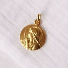 Pendentif médaille Vierge Avec Maria en prière personnalisable (plaqué or)