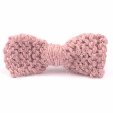 Barrette grand noeud tricoté main rose poudré (7 cm)  par Mamy Factory