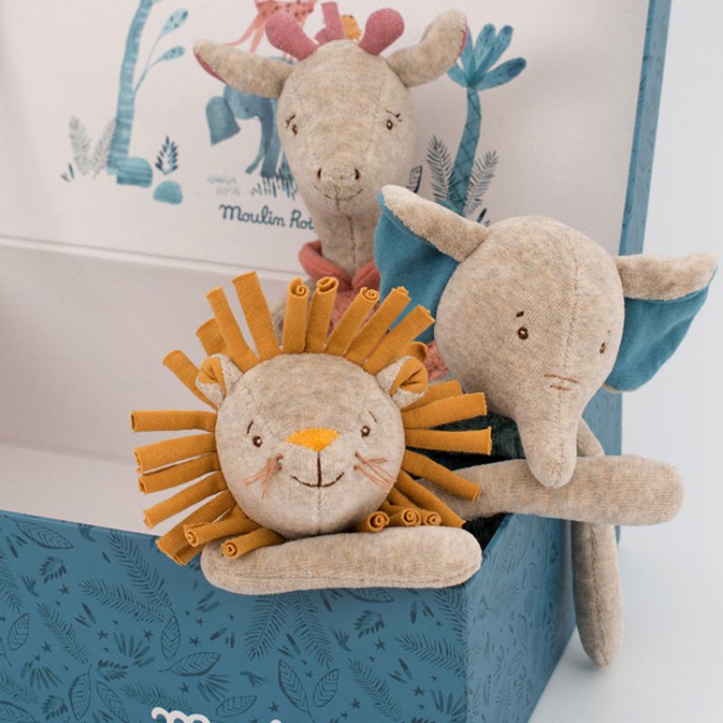 Image d'ambiance de présentation du produit Doudou attache sucette lion Sous mon baobab (personnalisable) - Moulin Roty