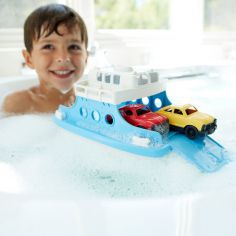 Ferry bleu et 2 petites voitures